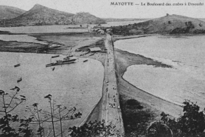 Boulevard des crabes à Dzaoudzi - Mayotte // Archives départementale de Mayotte | Le Mahorais