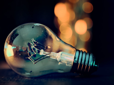 Une lumière par Joe depuis Pixabay - Le Mahorais