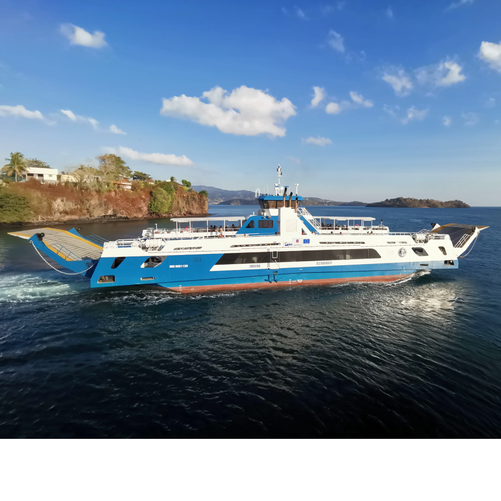 La barge de Mayotte vers la Petite-terre | Le Mahorais